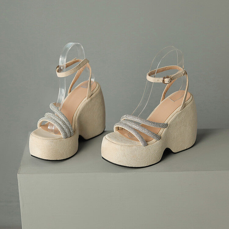 Sulavalinaiset Ortopediset Sandaalit Moderniin Tyyliin