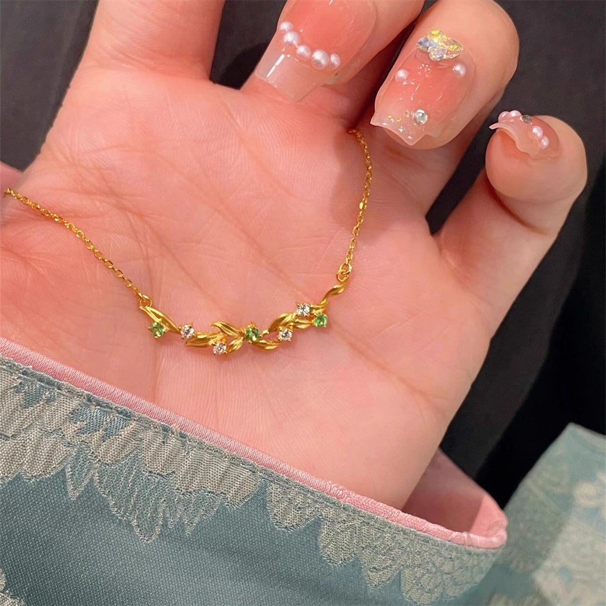 Klassinen Kaulakoru ajattomalla viehätyksellä