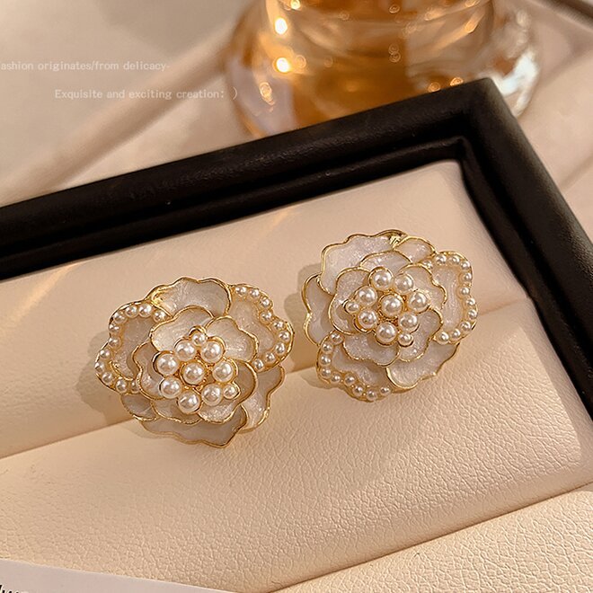 Hurmaava Helmi Korvarengas jokaiseen tilaisuuteen