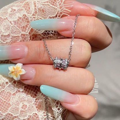 Klassinen Kaulakoru ajattomalla viehätyksellä