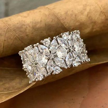 Kaunis Sormus ainutlaatuisella tyylillä