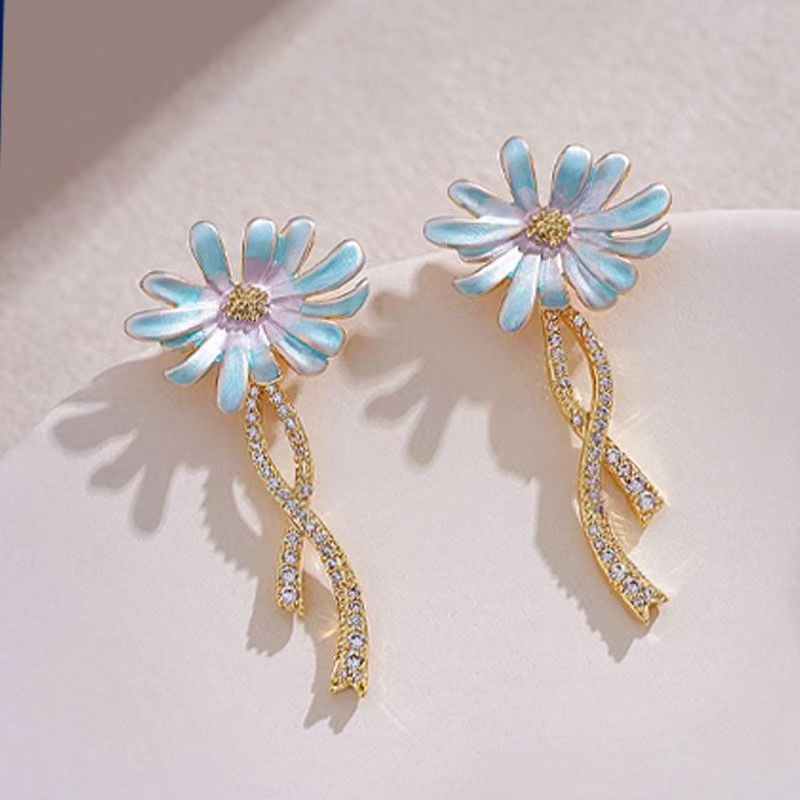 Kaunis Korvarengas ainutlaatuisella tyylillä