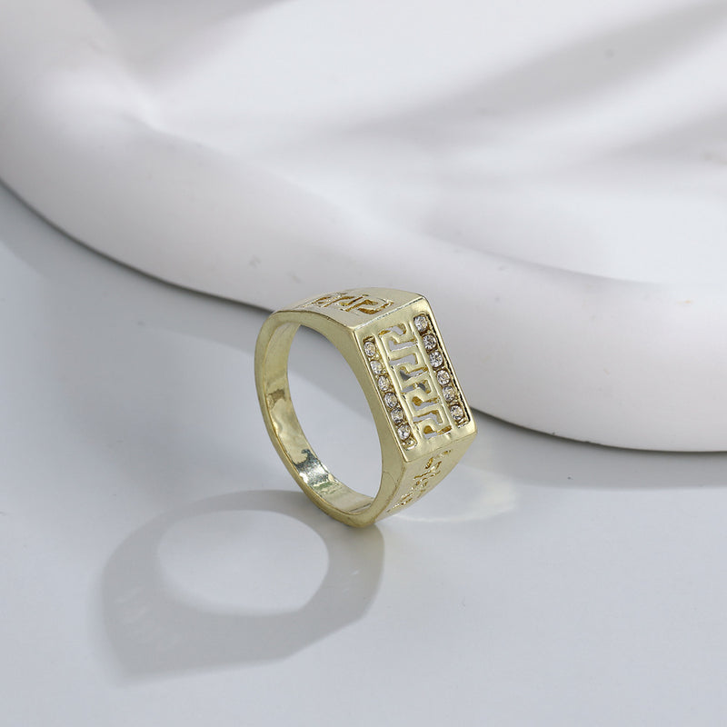 Klassinen Kulta Sormus ajattomalla viehätyksellä