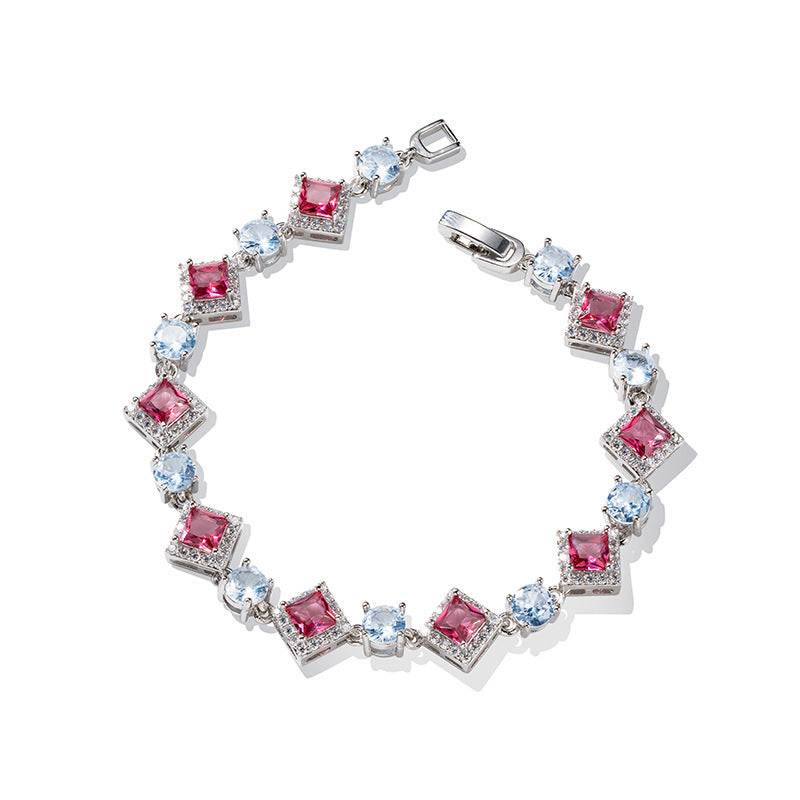 Klassinen Rannekoru ajattomalla viehätyksellä