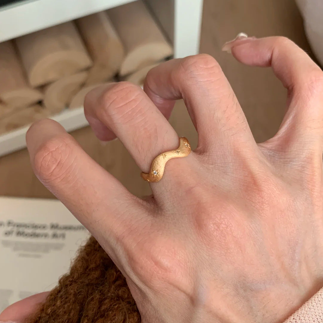 Elegantti Kulta Sormus jokaiseen tilaisuuteen