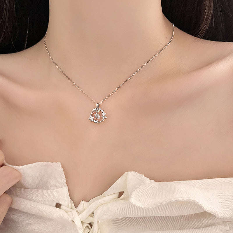 Klassinen Kaulakoru ajattomalla viehätyksellä