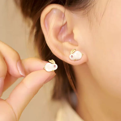 Kaunis Korvarengas ainutlaatuisella tyylillä