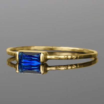 Klassinen Sormus ajattomalla viehätyksellä