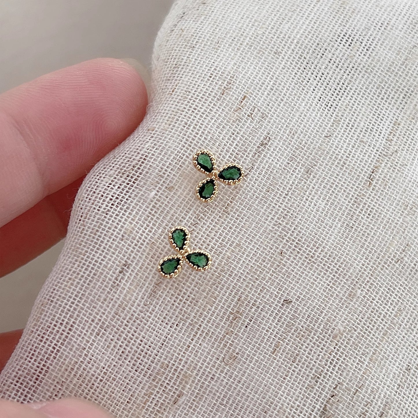 Kaunis Korvarengas ainutlaatuisella tyylillä