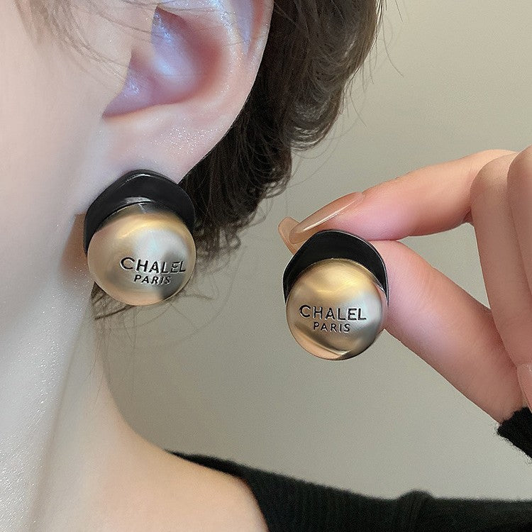 Kaunis Kulta Korvarengas ainutlaatuisella tyylillä