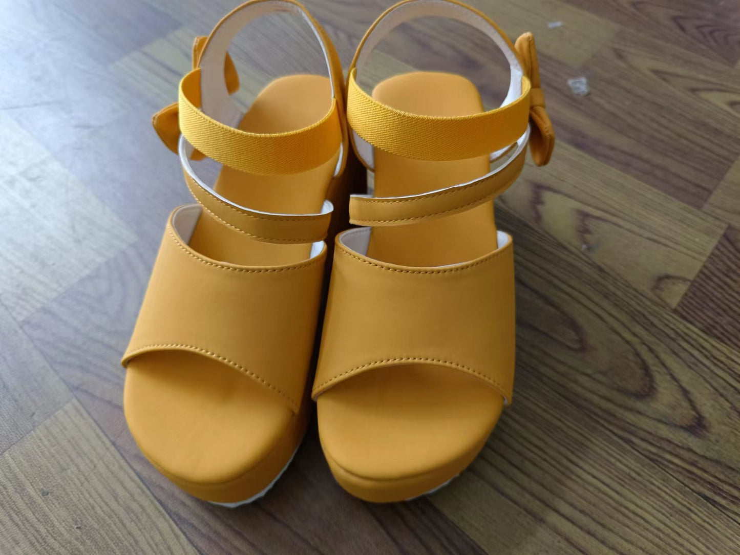 Tyylikkäät Ortopediset Sandaalit Ainutlaatuisella Muotoilulla