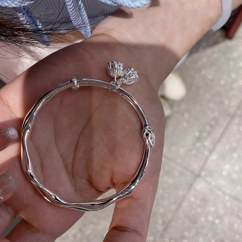 Klassinen Rannekoru ajattomalla viehätyksellä