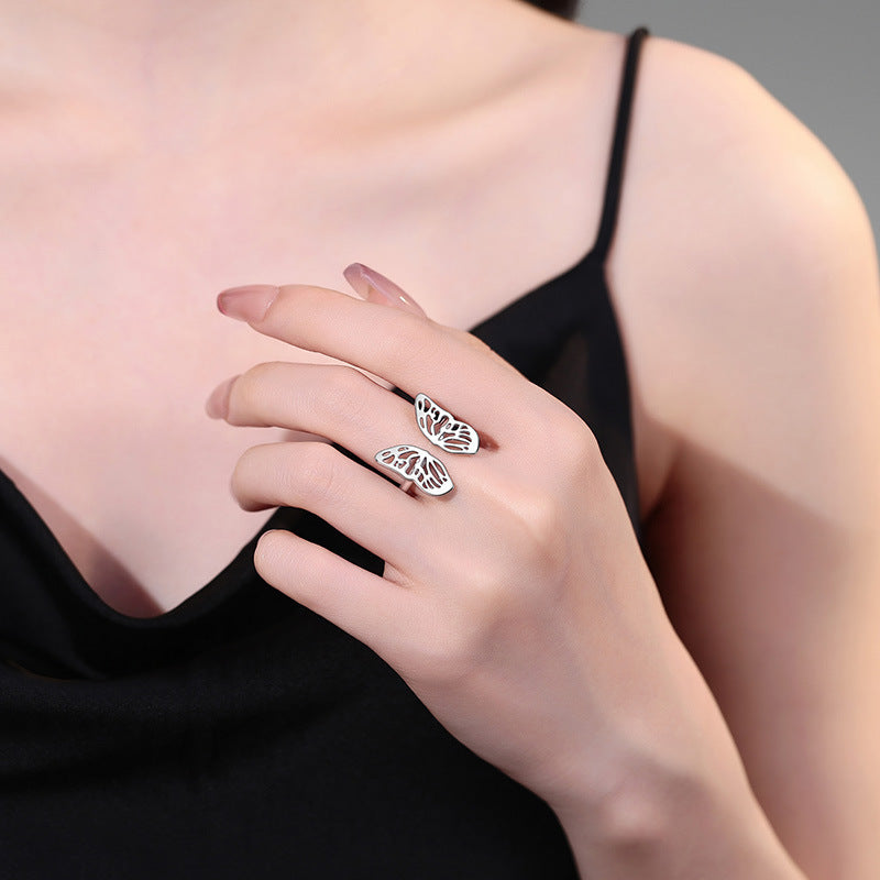 Klassinen Sormus ajattomalla viehätyksellä