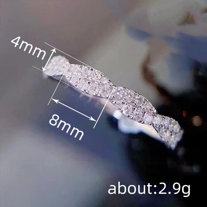 Klassinen Sormus ajattomalla viehätyksellä