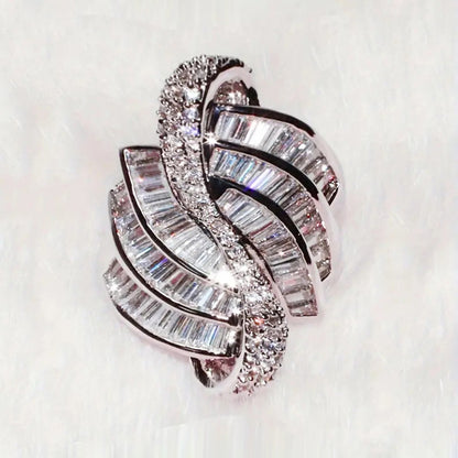 Klassinen Sormus ajattomalla viehätyksellä