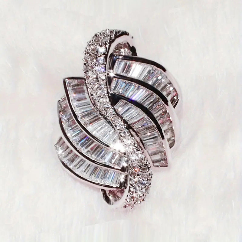 Klassinen Sormus ajattomalla viehätyksellä