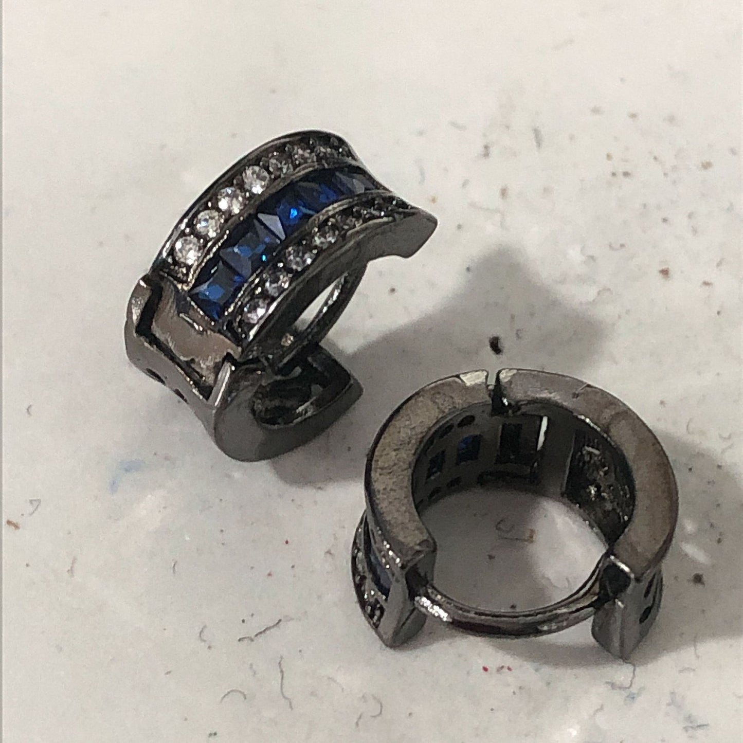 Kaunis Korvarengas ainutlaatuisella tyylillä