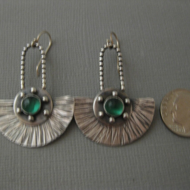 Klassinen Korvarengas ajattomalla viehätyksellä