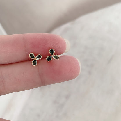 Kaunis Korvarengas ainutlaatuisella tyylillä