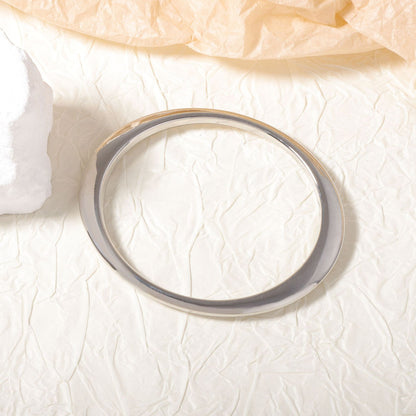 Klassinen Rannekoru ajattomalla viehätyksellä