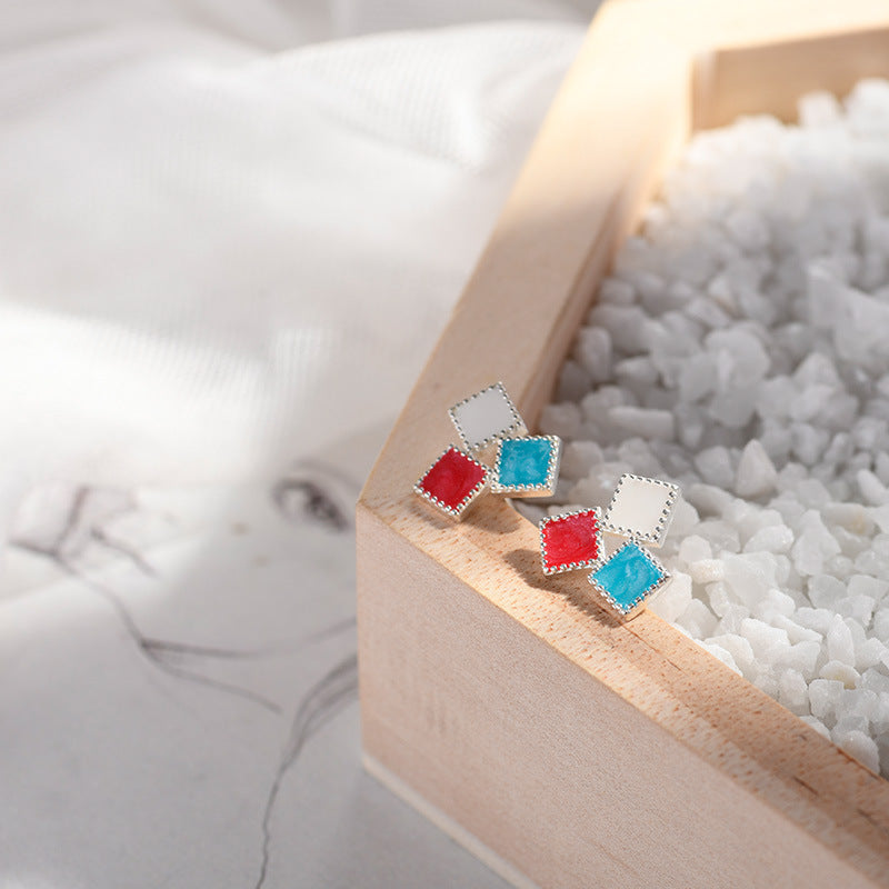 Kaunis Korvarengas ainutlaatuisella tyylillä