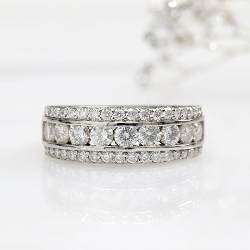 Klassinen Sormus ajattomalla viehätyksellä