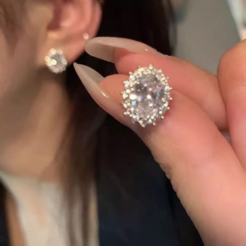 Elegantti Korvarengas jokaiseen tilaisuuteen