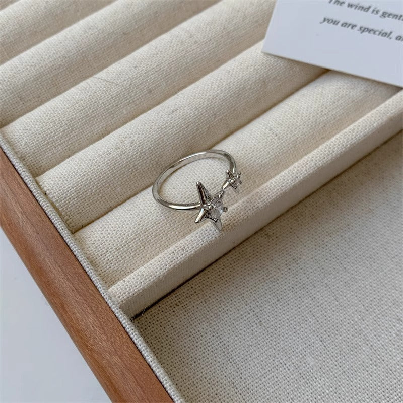 Klassinen Sormus ajattomalla viehätyksellä