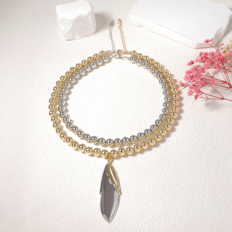 Klassinen Kaulakoru ajattomalla viehätyksellä