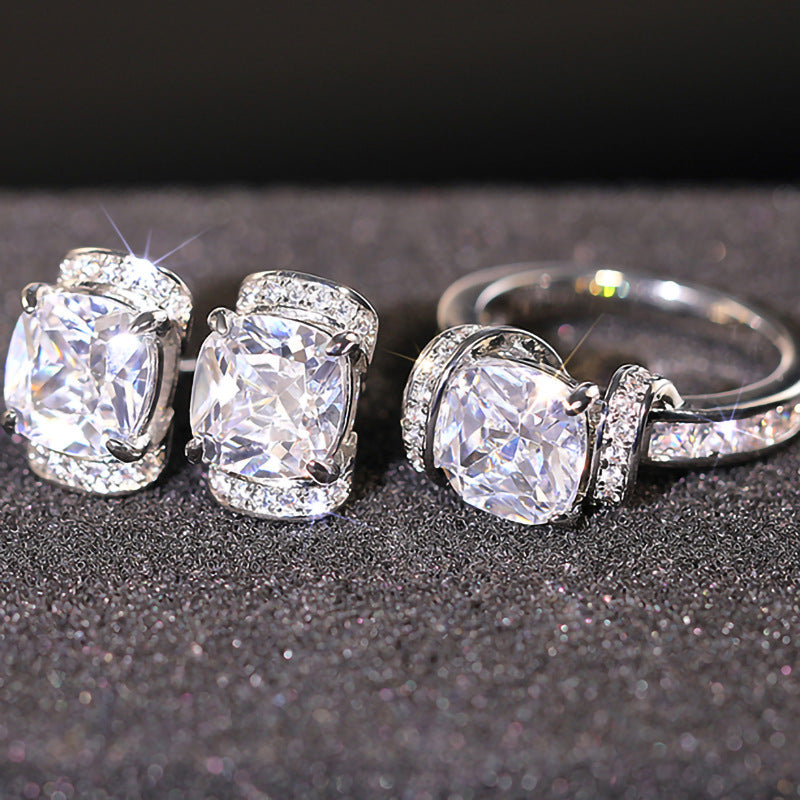 Hurmaava Korvarengas jokaiseen tilaisuuteen