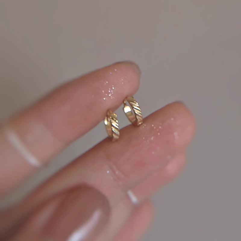 Kaunis Korvarengas ainutlaatuisella tyylillä