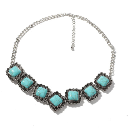 Kaunis Korvarengas ainutlaatuisella tyylillä