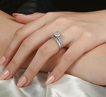 Klassinen Korusetti ajattomalla viehätyksellä