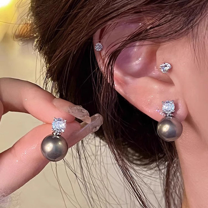 Hurmaava Helmi Korvarengas jokaiseen tilaisuuteen