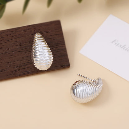 Klassinen Korvarengas ajattomalla viehätyksellä