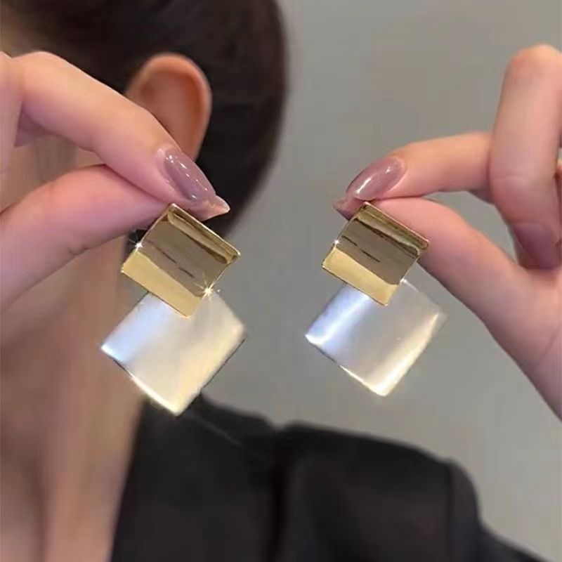 Elegantti Korvarengas jokaiseen tilaisuuteen