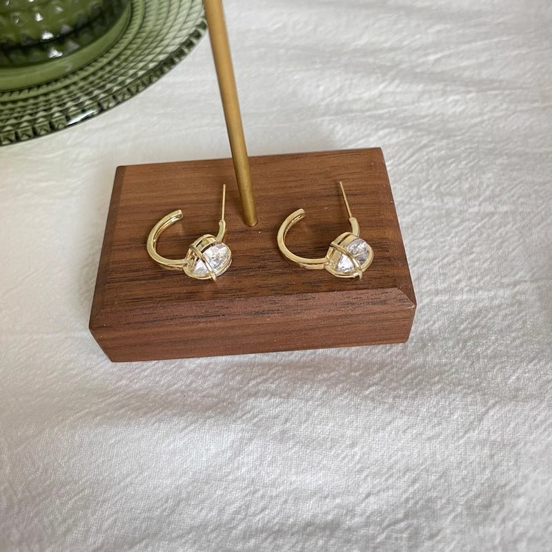 Elegantti Korvarengas jokaiseen tilaisuuteen