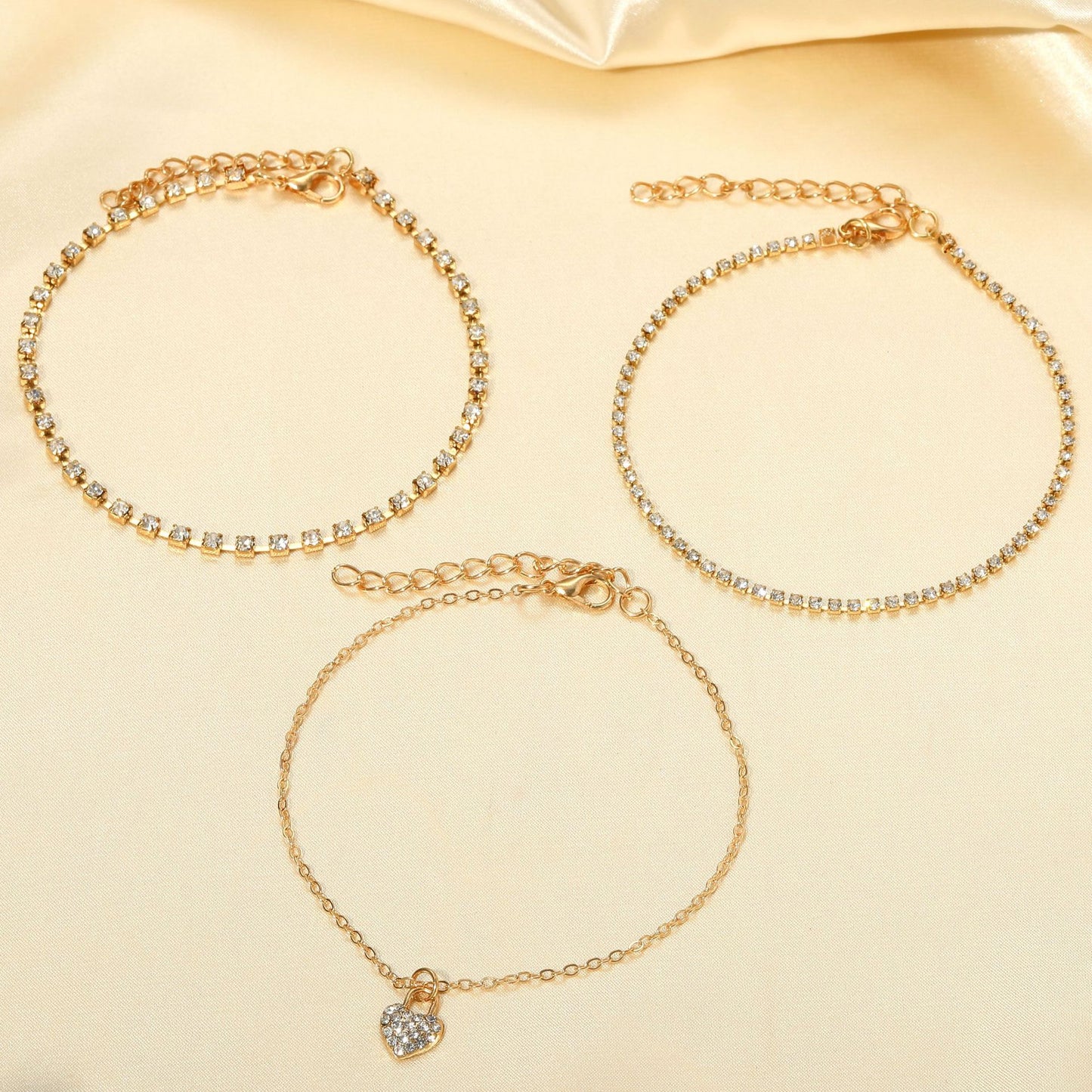 Klassinen Kulta Korusetti ajattomalla viehätyksellä