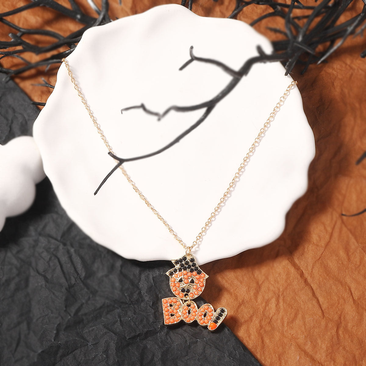 Hurmaava Kaulakoru jokaiseen tilaisuuteen