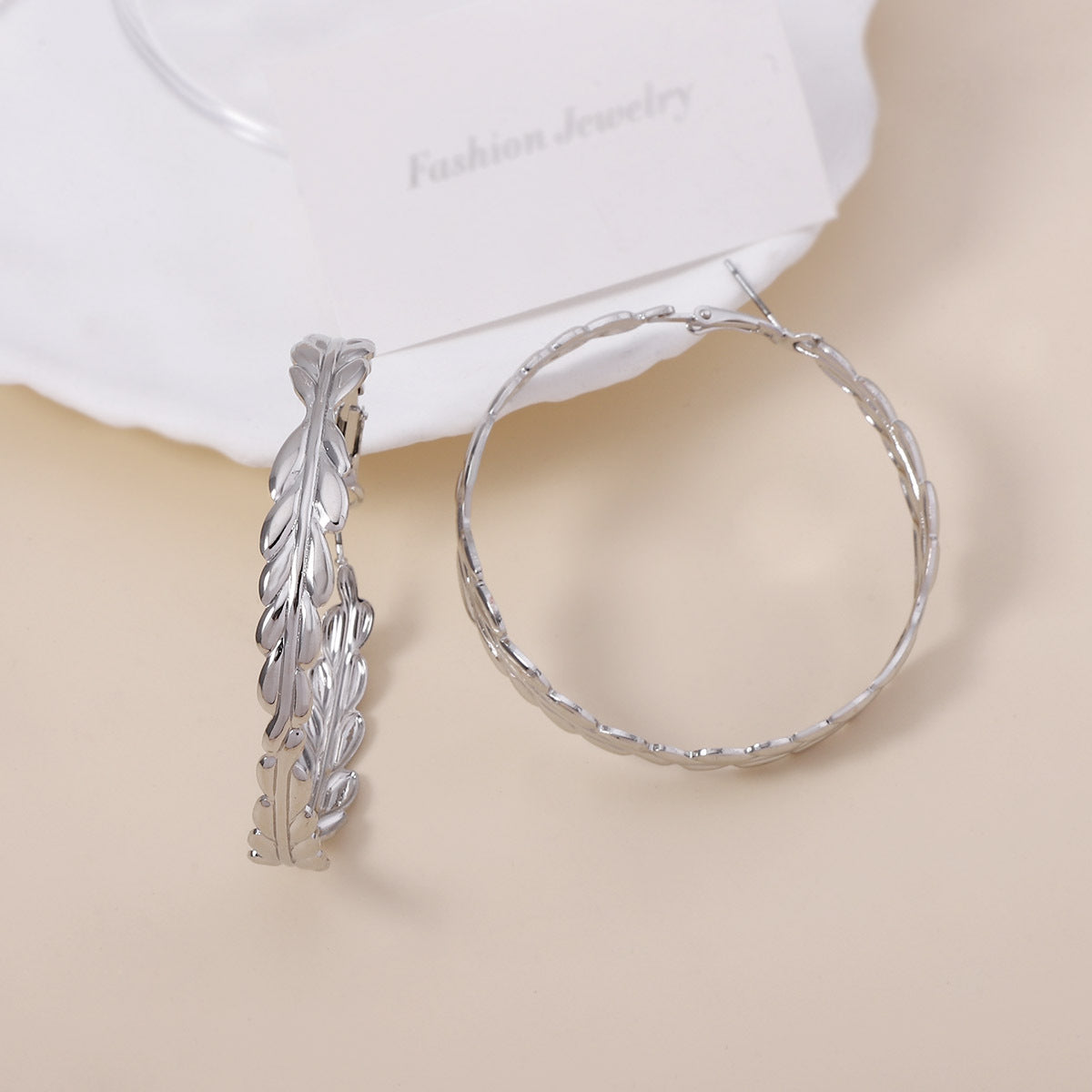 Kaunis Kulta Korvarengas ainutlaatuisella tyylillä