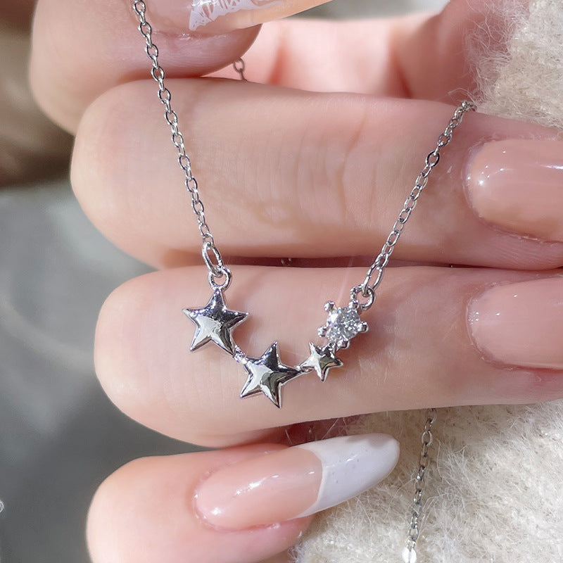 Klassinen Kaulakoru ajattomalla viehätyksellä