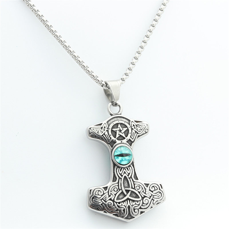 Klassinen Riipus ajattomalla viehätyksellä