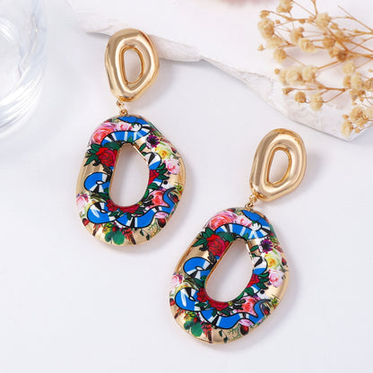 Kaunis Korvarengas ainutlaatuisella tyylillä