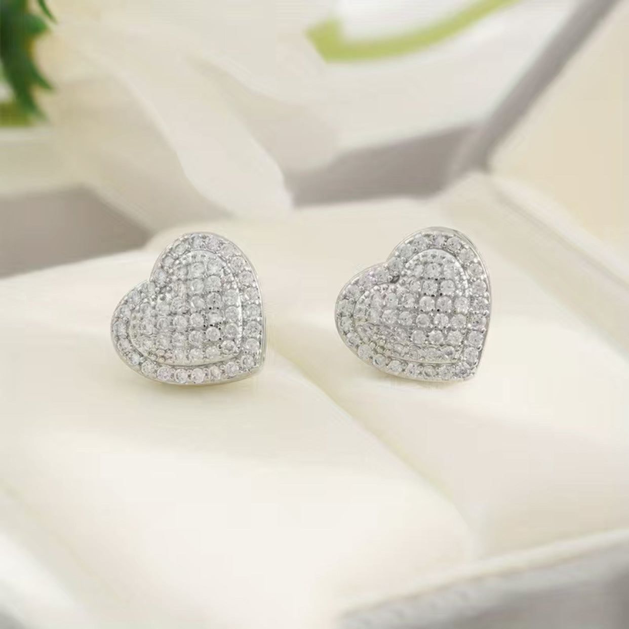 Kaunis Korvarengas ainutlaatuisella tyylillä