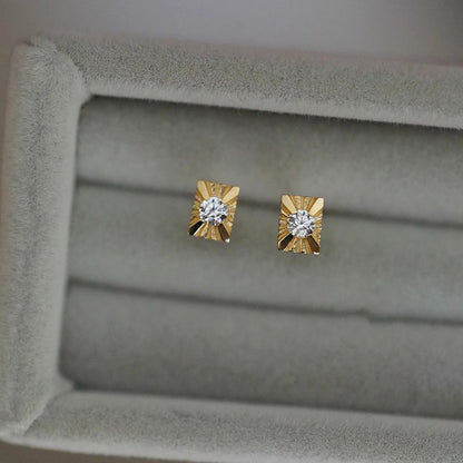 Kaunis Korvarengas ainutlaatuisella tyylillä