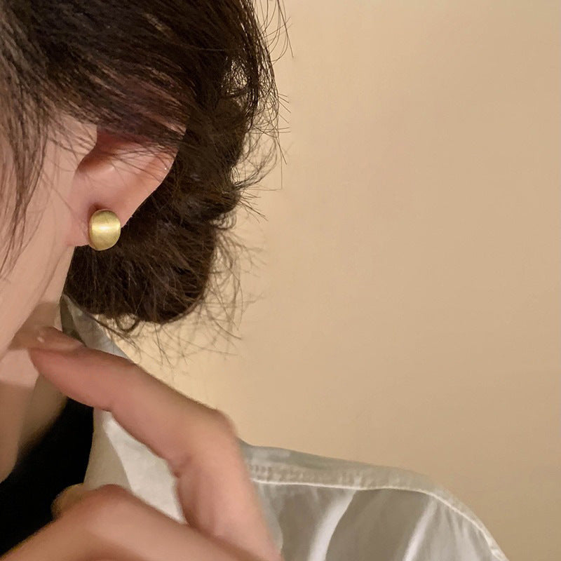 Kaunis Korvarengas ainutlaatuisella tyylillä