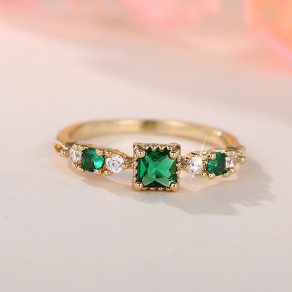 Hurmaava Sormus jokaiseen tilaisuuteen