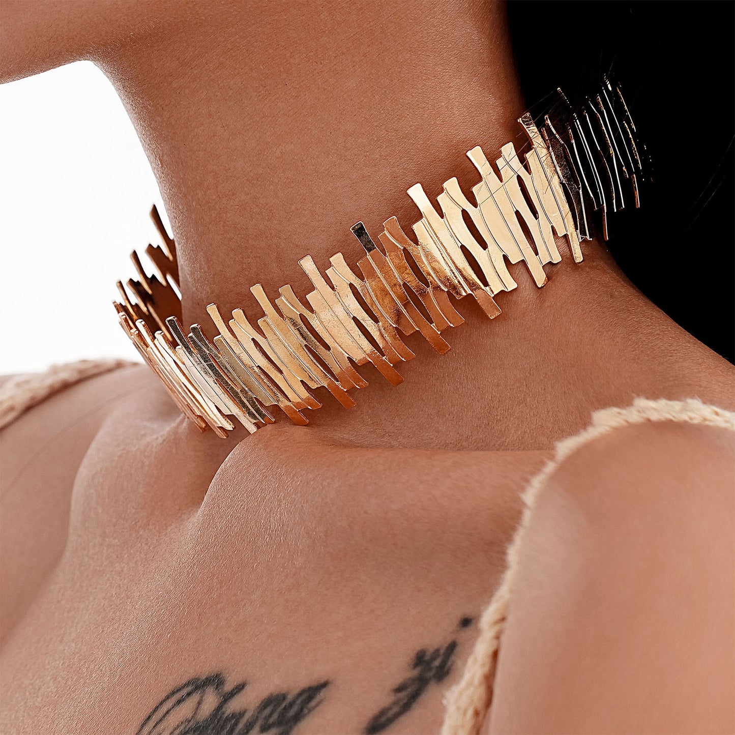 Klassinen Kaulakoru ajattomalla viehätyksellä