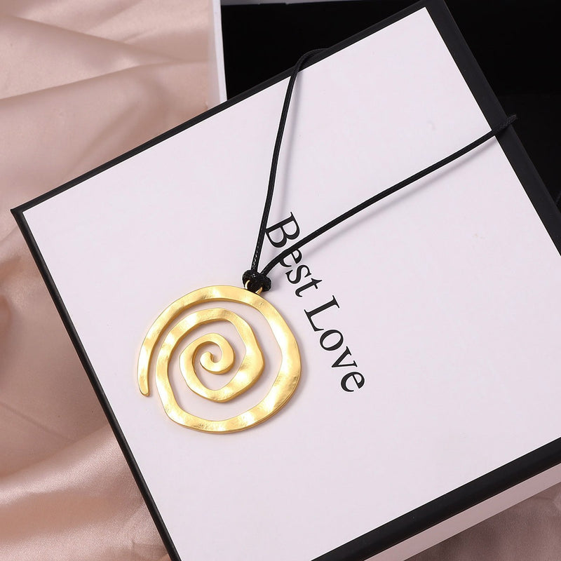 Klassinen Kaulakoru ajattomalla viehätyksellä