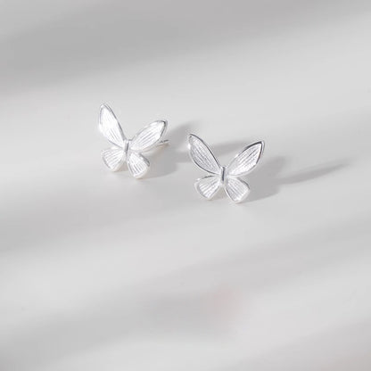 Kaunis Korvarengas ainutlaatuisella tyylillä